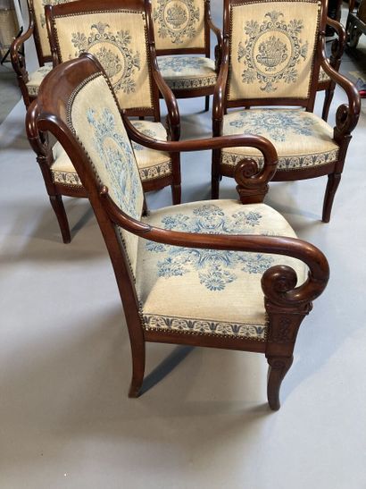 Mobilier de salon en acajou et placage d'acajou...