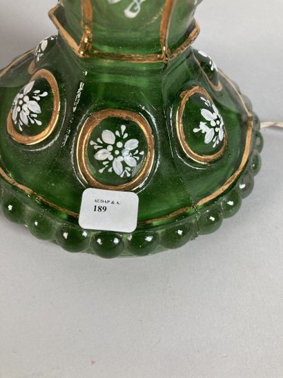 Pied de lampe en verre de couleur verte à...