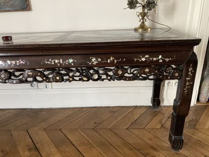EXTRÊME-ORIENT

Importante console en bois...