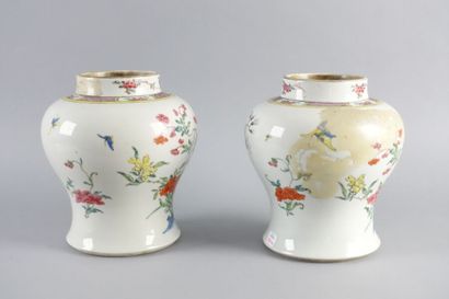 CHINE, XIXe siècle

Paire de vases en porcelaine...
