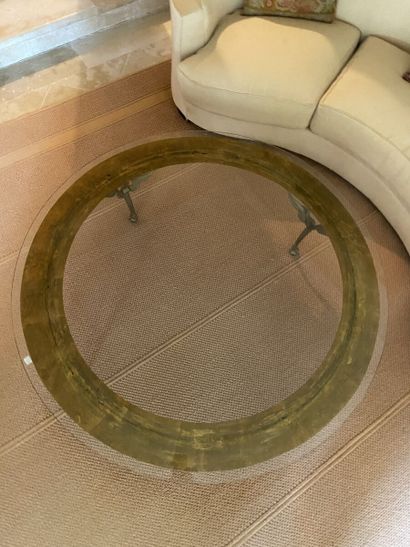 Table basse circulaire, le plateau en verre...