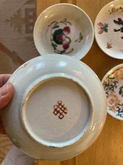 EXTRÊME-ORIENT

Quatre coupelles en porcelaine...