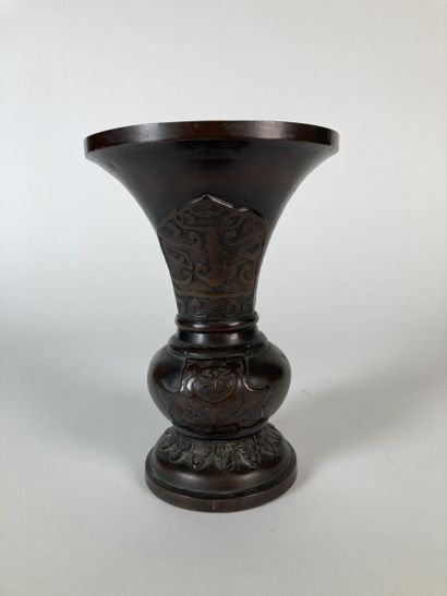 JAPON - Époque MEIJI (1868-1912)

Petit vase...