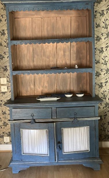 Buffet à deux corps en bois mouluré laqué...