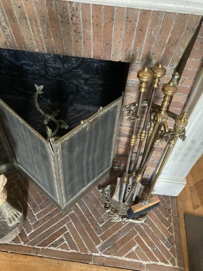 Nécessaire de cheminée comprenant :

- Écran...