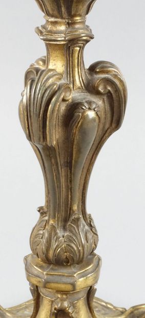 Pied de lampe tripode en bronze doré de style...