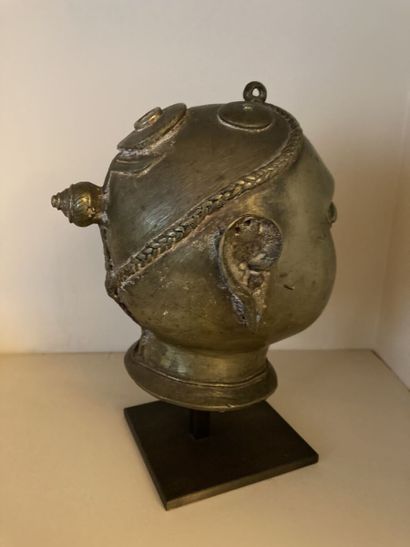 NÉPAL

Lampe à huile en alliage à patine...