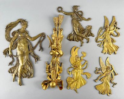 Six éléments d'applique décoratifs en bronze...