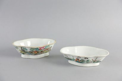 CHINE, vers 1900

Deux raviers quadrilobés...