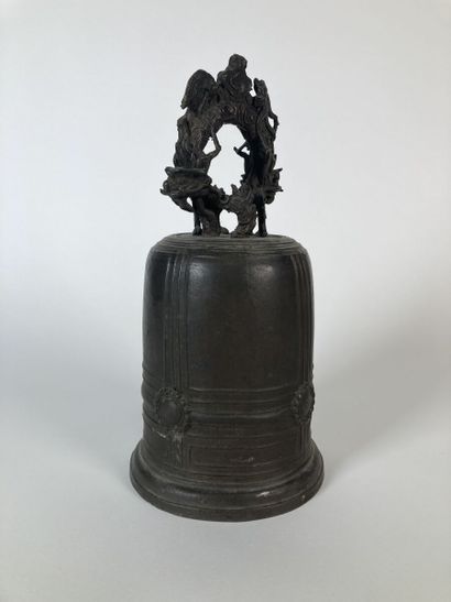 VIETNAM - Vers 1900

Cloche en bronze à patine...