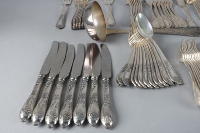 Partie de ménagère en métal argenté à décor...