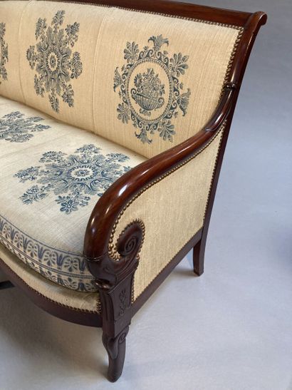 Mobilier de salon en acajou et placage d'acajou...