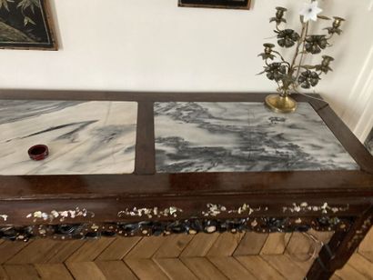 EXTRÊME-ORIENT

Importante console en bois...