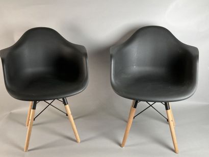 Dans le goût d'Eames

Quatre fauteuils en...
