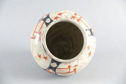 EXTRÊME-ORIENT

Petit vase pansu en porcelaine...