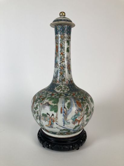CHINE, Canton - Vers 1900

Vase bouteille...