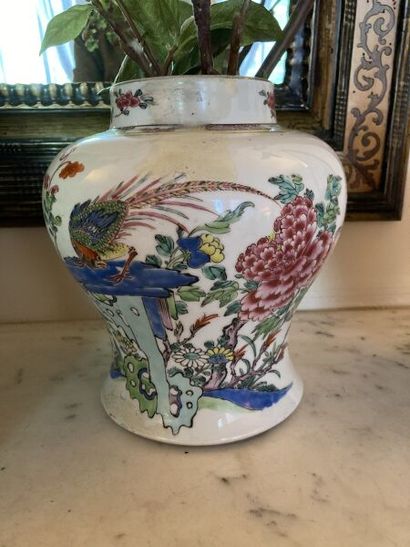 CHINE, XIXe siècle

Paire de vases en porcelaine...