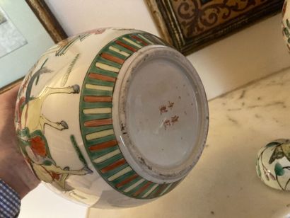CHINE, XXe siècle

Pot à gingembre en porcelaine...