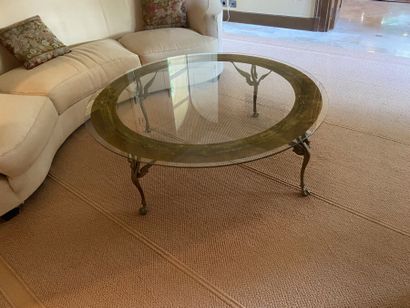 Table basse circulaire, le plateau en verre...