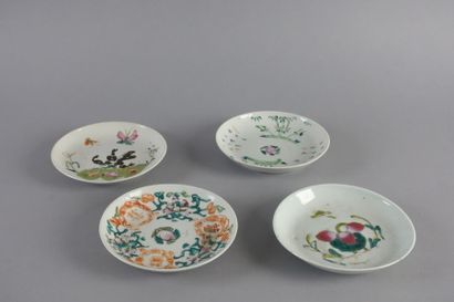 EXTRÊME-ORIENT

Quatre coupelles en porcelaine...