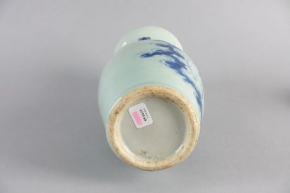 CHINE, XIXe siècle

Vase balustre en porcelaine...