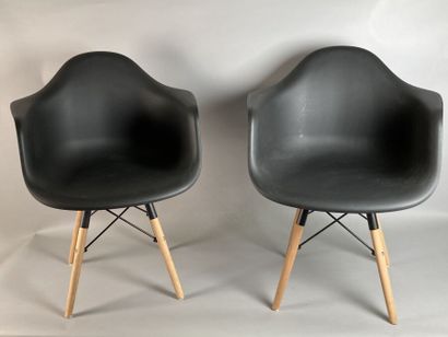 Dans le goût d'Eames

Quatre fauteuils en...