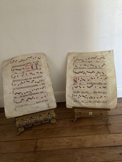 Deux lutrins en bronze doré et cabochons...