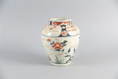 EXTRÊME-ORIENT

Petit vase pansu en porcelaine...