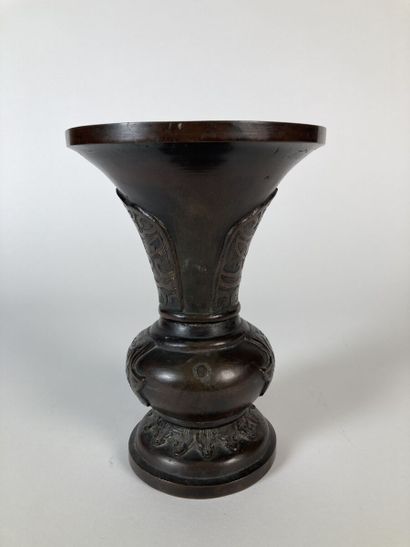 JAPON - Époque MEIJI (1868-1912)

Petit vase...