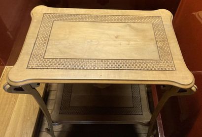 Table d'appoint en bois clair à deux plateaux...
