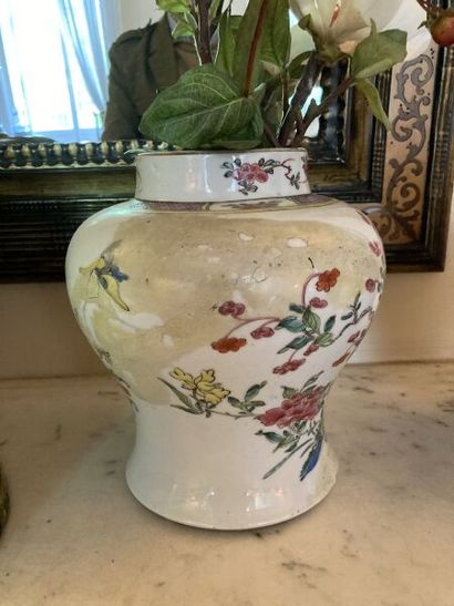 CHINE, XIXe siècle

Paire de vases en porcelaine...