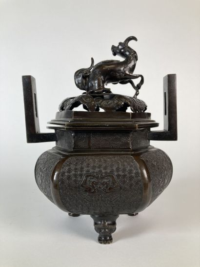 JAPON - Époque MEIJI (1868-1912)

Brûle-parfum...
