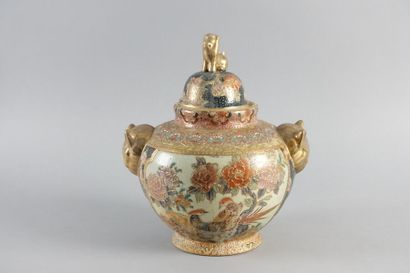 JAPON, XXe siècle

Pot couvert en Satsuma...