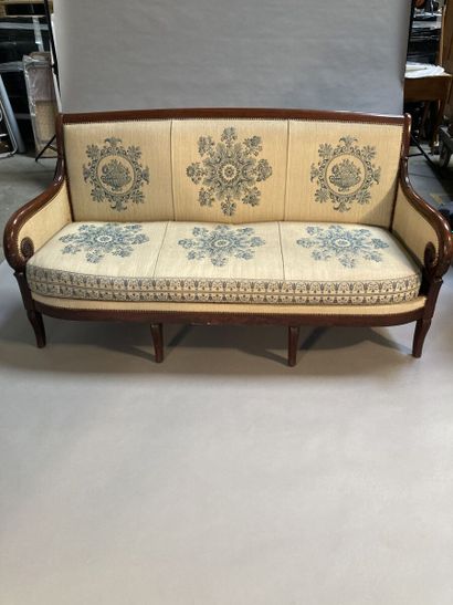 Mobilier de salon en acajou et placage d'acajou...