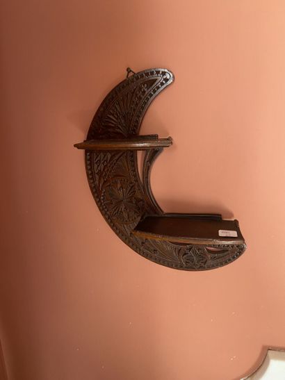 Miroir en métal gravé, la vue en ogive orientale

Haut....