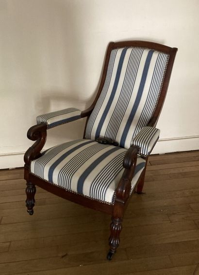 Fauteuil de style Voltaire en bois naturel...