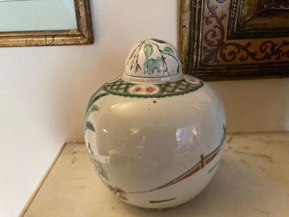 CHINE, XXe siècle

Pot à gingembre en porcelaine...