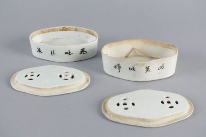 CHINE, vers 1900

Deux petits boîtes en porcelaine...
