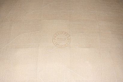 Paire de fauteuils en bois naturel mouluré...
