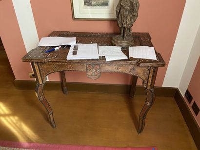 Table rectangulaires à angles découpés en...