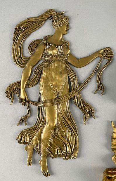 Six éléments d'applique décoratifs en bronze...