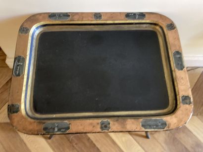 Petite table à thé en bois laqué dans le...