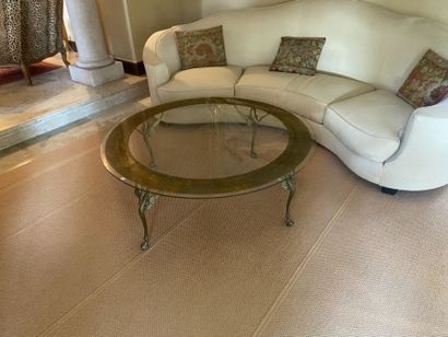 Table basse circulaire, le plateau en verre...