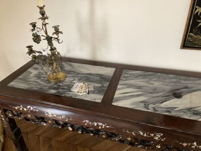 EXTRÊME-ORIENT

Importante console en bois...