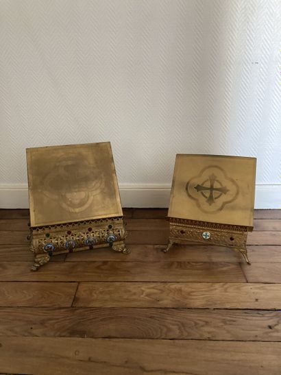 Deux lutrins en bronze doré et cabochons...
