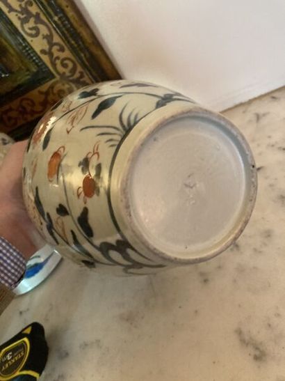 EXTRÊME-ORIENT

Petit vase pansu en porcelaine...