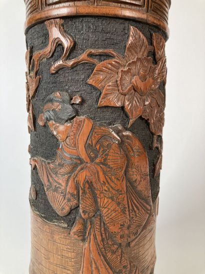 JAPON - Époque MEIJI (1868-1912)

Grand pot...