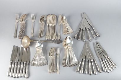 Partie de ménagère en métal argenté à décor...