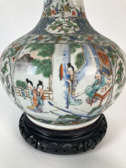 CHINE, Canton - Vers 1900

Vase bouteille...