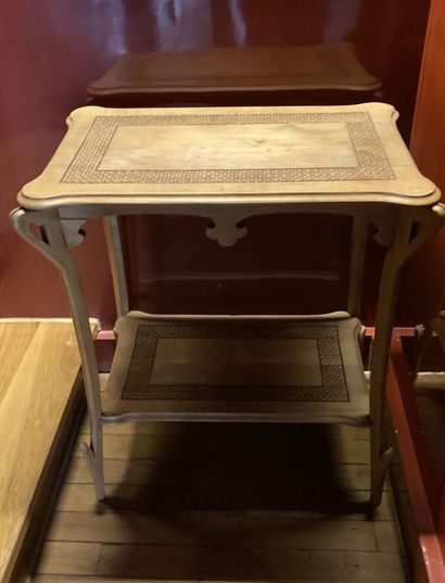 Table d'appoint en bois clair à deux plateaux...